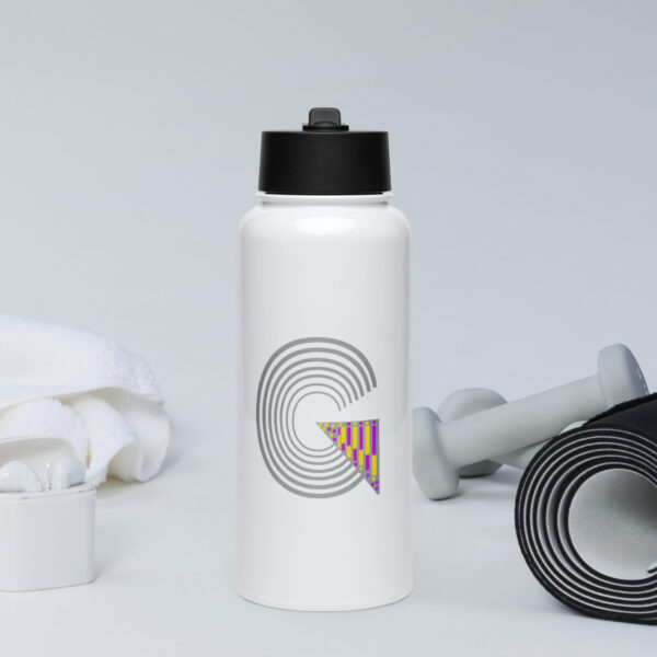 Stainless steel water bottle with a straw lid - Image 4