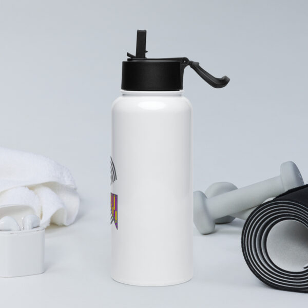 Stainless steel water bottle with a straw lid - Image 3