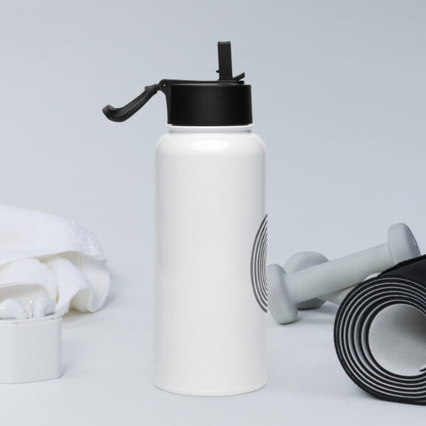 Stainless steel water bottle with a straw lid - Image 2